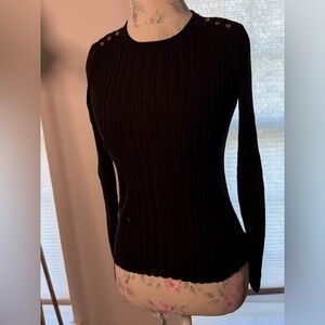 Liz Claiborne career, solid, Black Ribbed fitted Sweater sz S


1